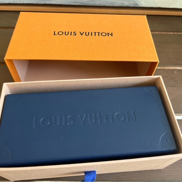 💯 authentic Louis Vuitton Aviators - Picture 12 of 13